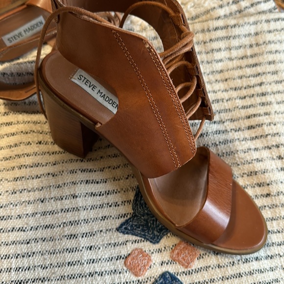 Steve Madden Nannoo Sandal - Picture 2 of 9